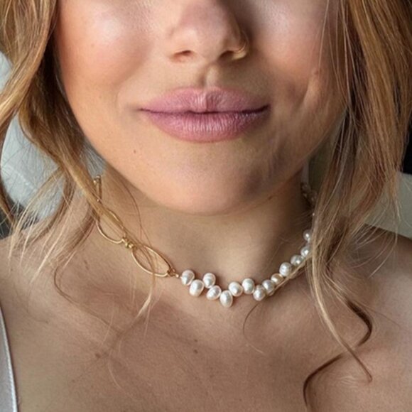 Elegant Freshwater Pearl and 18K Gold Plated Necklace - Picture 1 of 3